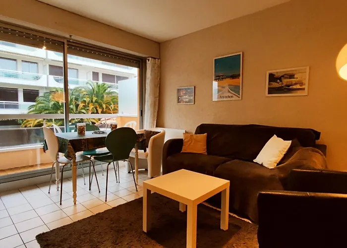 42M With 2 Balconies Near Beach And Center