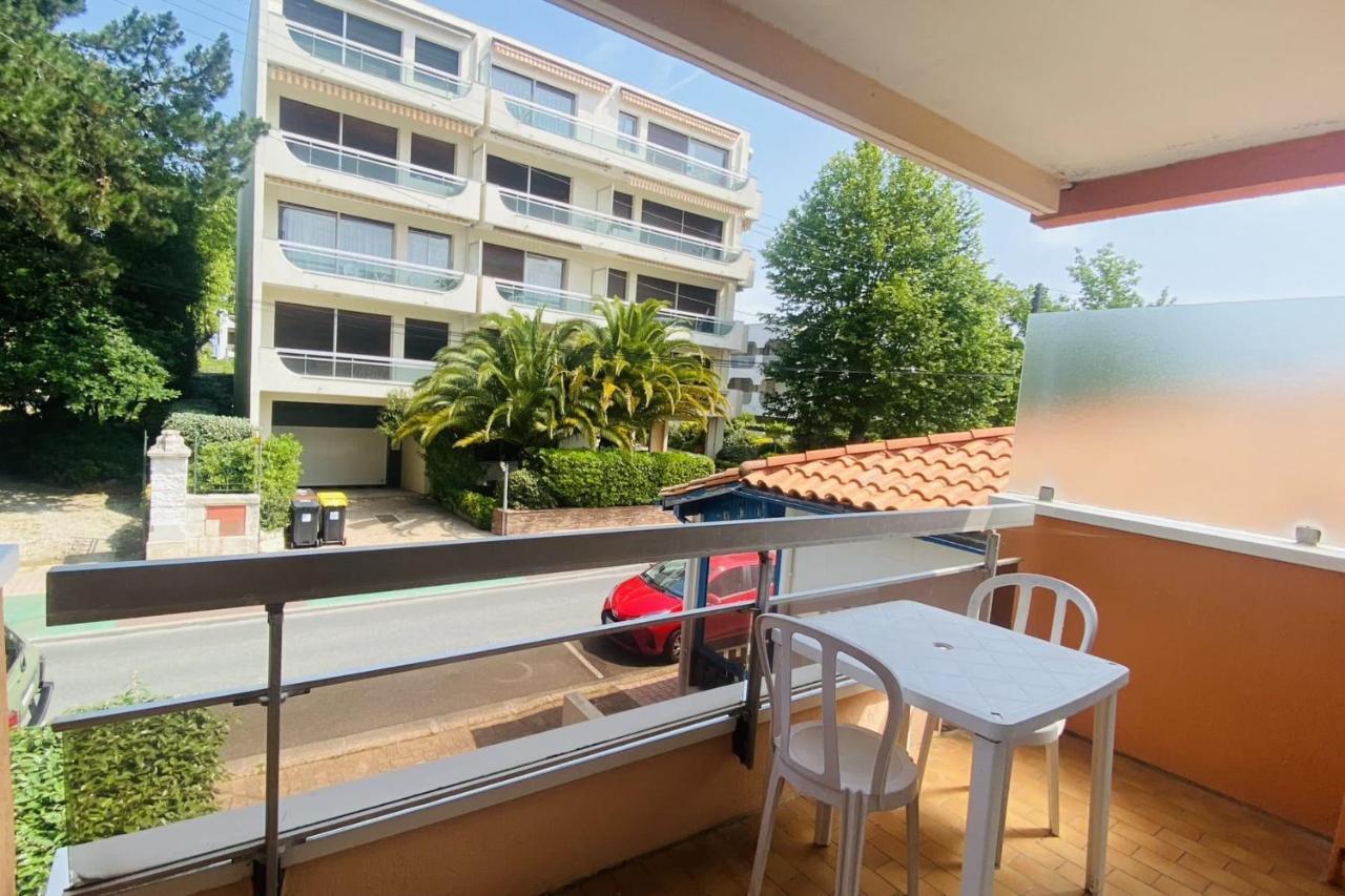 42m With 2 Balconies Near And Center